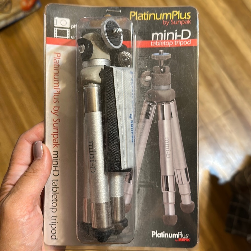 Mini tabletop tripod